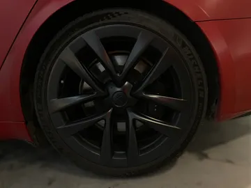 2022 Tesla Model S - image 19