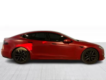 2022 Tesla Model S - image 9