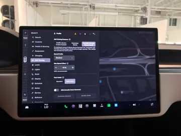 2022 Tesla Model S - image 29