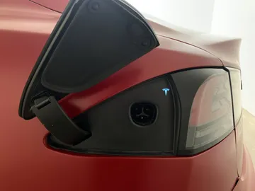 2022 Tesla Model S - image 21