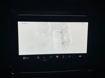 2022 Tesla Model S - image 26