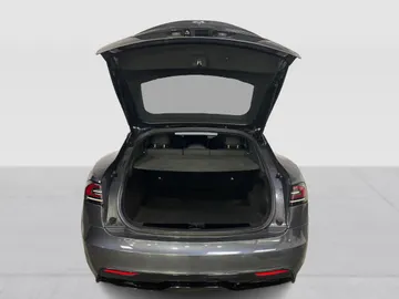 2022 Tesla Model S - image 12