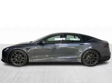 2022 Tesla Model S - image 9