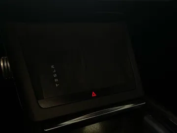 2022 Tesla Model S - image 29
