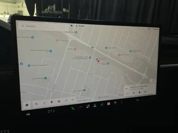 2022 Tesla Model S - image 21