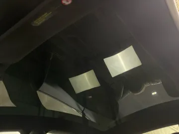 2022 Tesla Model S - image 4