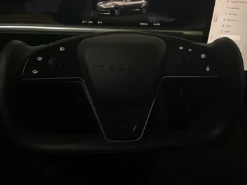 2022 Tesla Model S - image 17