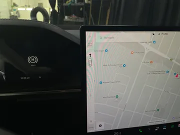 2022 Tesla Model S - image 28