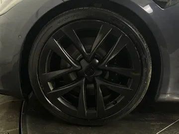 2022 Tesla Model S - image 6