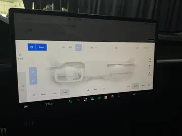 2022 Tesla Model S - image 23