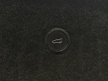 2022 Tesla Model S - image 20