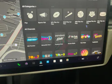 2022 Tesla Model S - image 28