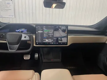 2022 Tesla Model S - image 4