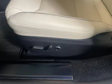 2022 Tesla Model S - image 18