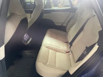 2022 Tesla Model S - image 15