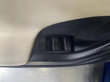 2022 Tesla Model S - image 24