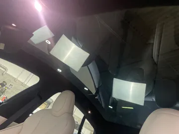 2022 Tesla Model S - image 6