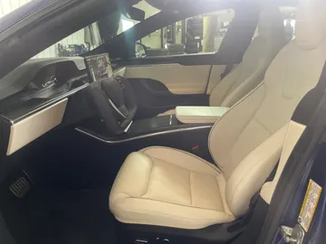 2022 Tesla Model S - image 3