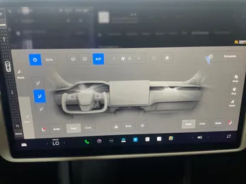 2022 Tesla Model S - image 23