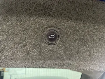2022 Tesla Model S - image 19