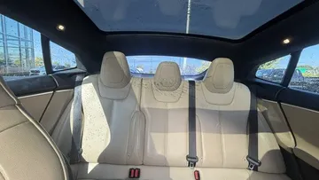2015 Tesla Model S - image 9