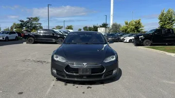 2015 Tesla Model S - image 2