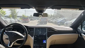2015 Tesla Model S - image 8