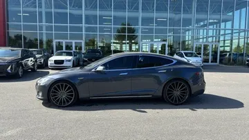 2015 Tesla Model S - image 4