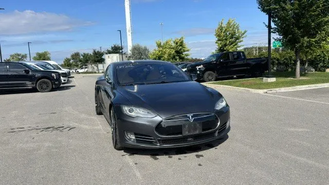 2015 Tesla Model S - image principale