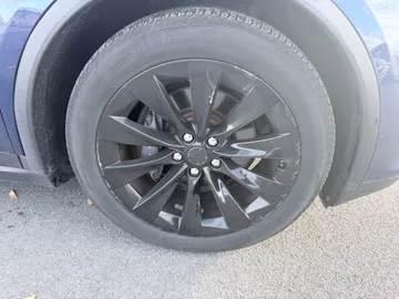 2016 Tesla Model X - image 7