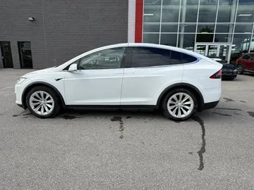 2018 Tesla Model X - image 4