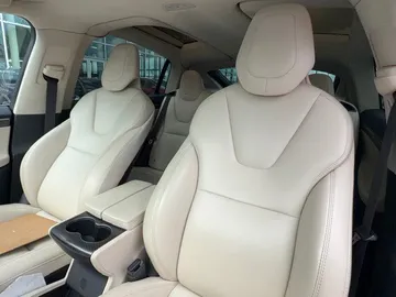 2018 Tesla Model X - image 8