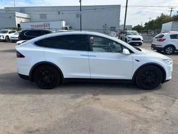 2017 Tesla Model X - image 4