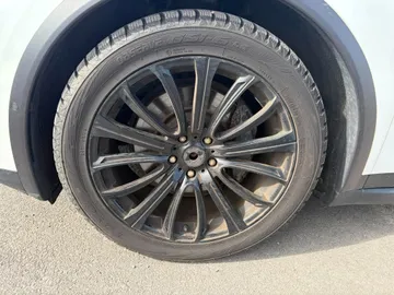 2017 Tesla Model X - image 9