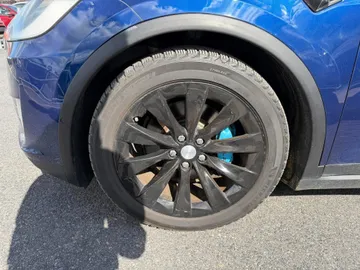 2017 Tesla Model X - image 7