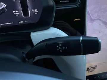 2021 Tesla Model X - image 23
