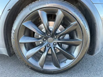 2021 Tesla Model X - image 6