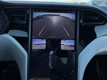 2021 Tesla Model X - image 19