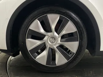2021 Tesla Model Y - image 16