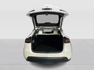 2021 Tesla Model Y - image 12