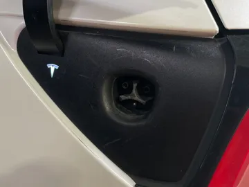 2021 Tesla Model Y - image 18