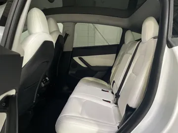 2021 Tesla Model Y - image 11
