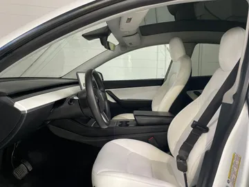 2021 Tesla Model Y - image 10