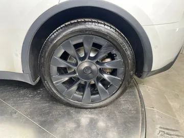 2021 Tesla Model Y - image 7