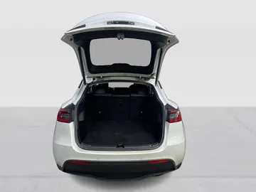2021 Tesla Model Y - image 13