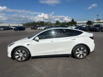 2021 Tesla Model Y - image 4