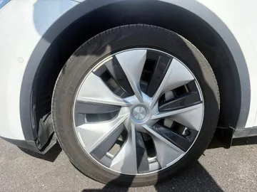 2021 Tesla Model Y - image 8