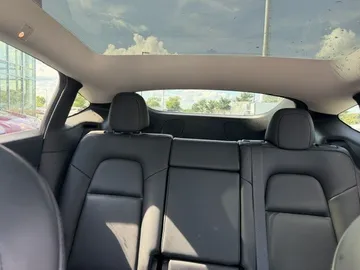 2021 Tesla Model Y - image 7