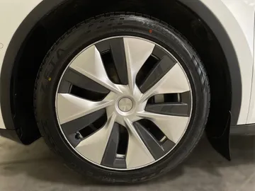2021 Tesla Model Y - image 7