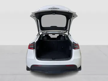 2021 Tesla Model Y - image 13